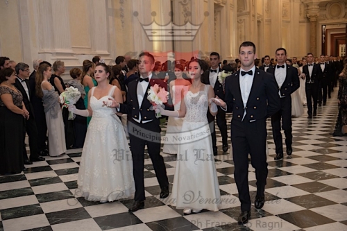 Gran Ballo apertura00204