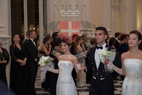 Gran Ballo apertura00212
