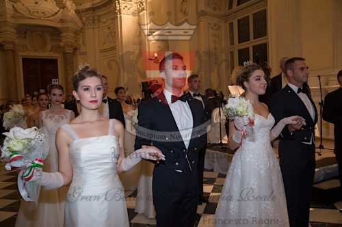 Gran Ballo apertura00544